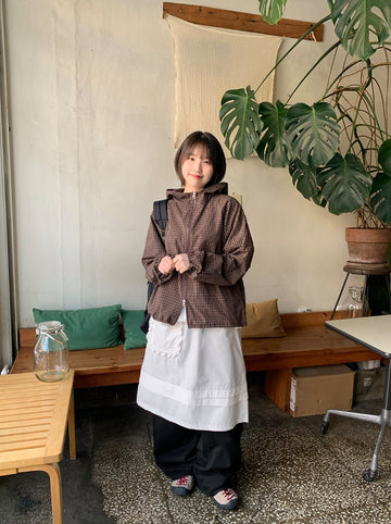 Henet small check two-way string crop hood zip-up